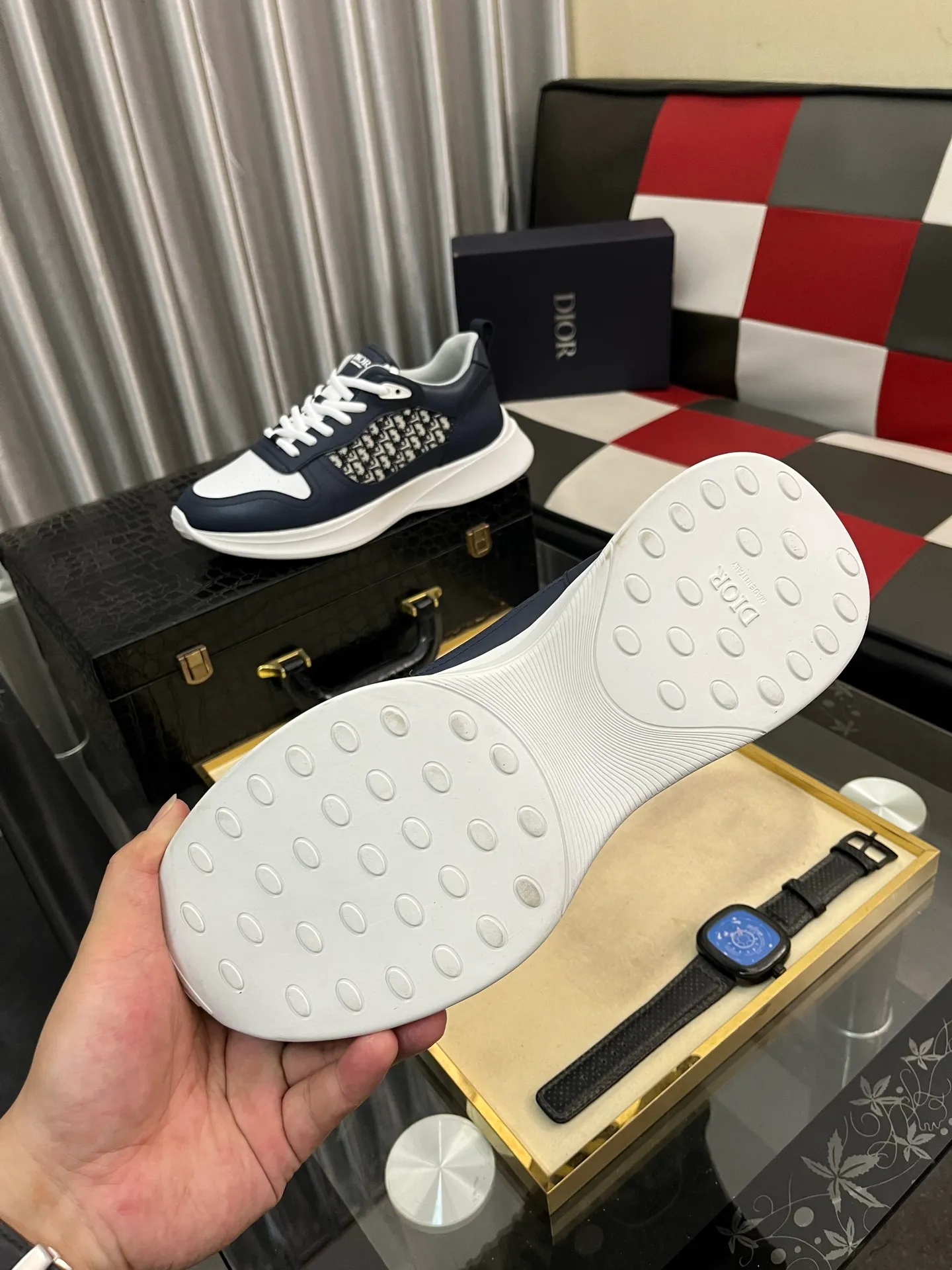 Men's shoes💰: 380⌚️⌚️[Dior] Dior's new men's genuine leather casual shoes, the highest version on the market, any comparison is welcome🆚! The original leather has excellent texture and is super high-end! Fetal sheep net lining imported from Italy, removable pad! Luxurious materials and fine workmanship, highly recommended! Code number: 38-445️⃣Colors available